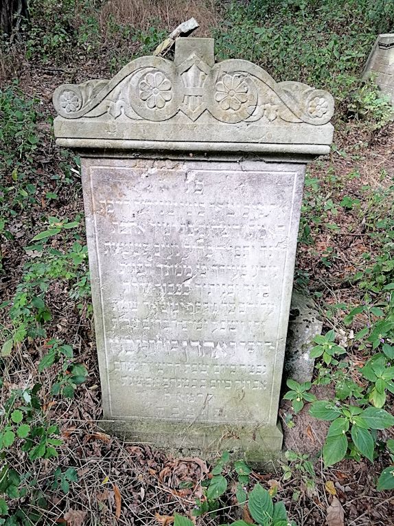 Grabstein Nummer 107 auf dem Friedhof Trzciel (Tirschtiegel)