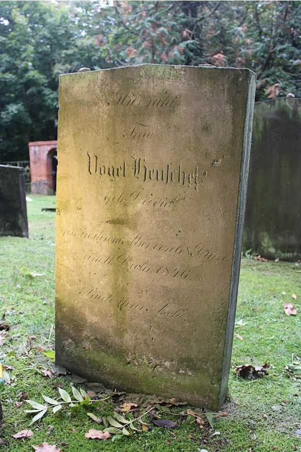 Grabstein Nummer 57 auf dem Friedhof Storkow