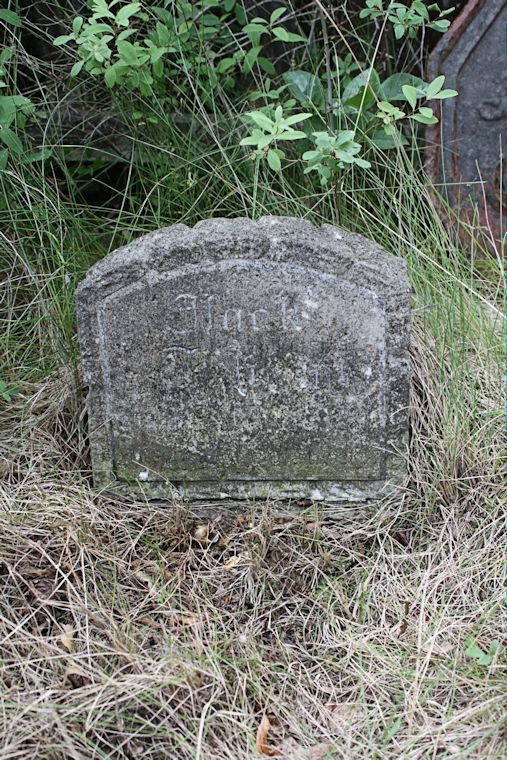 Grabstein Nummer 1 auf dem Friedhof Zasieki (Forst)