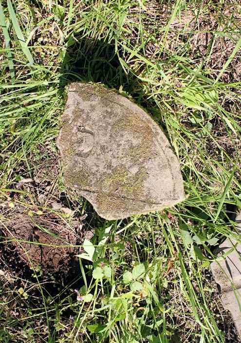 Grabstein Nummer 6 auf dem Friedhof Dębno (Neudamm)