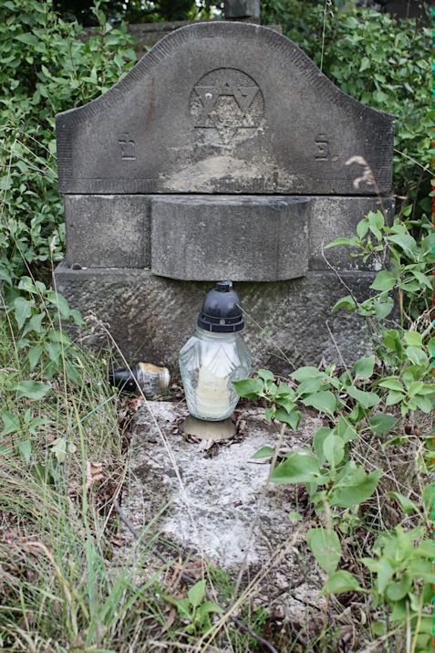 Grabstein Nummer 43 auf dem Friedhof Zasieki (Forst)