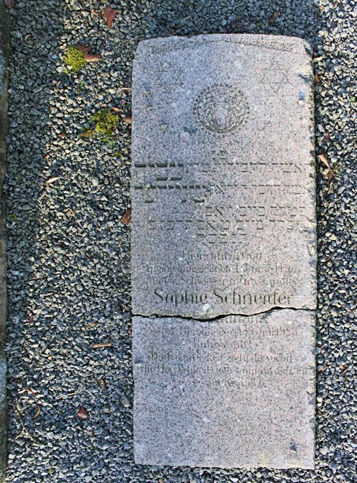 Grabstein Nummer 2 auf dem Friedhof Międzyrzecz (Meseritz)