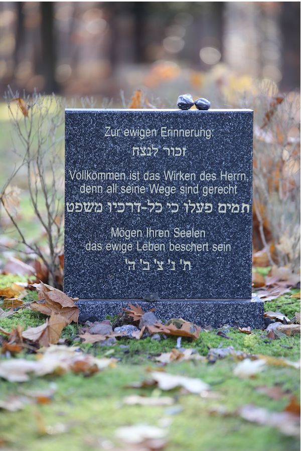 Grabstein Nummer 30 auf dem Friedhof Brandenburg