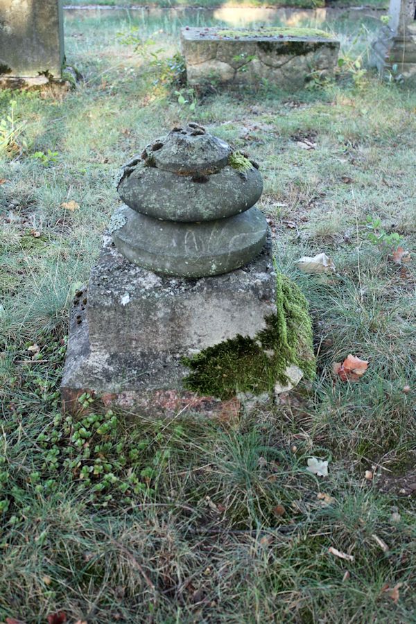 Grabstein Nummer 82 auf dem Friedhof Guben
