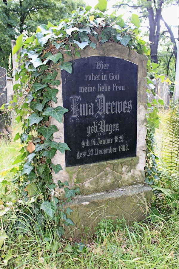 Grabstein Nummer 305 auf dem Friedhof Potsdam