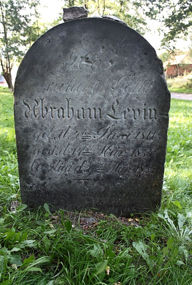 Grabstein Nummer 4 auf dem Friedhof Cedynia (Zehden)