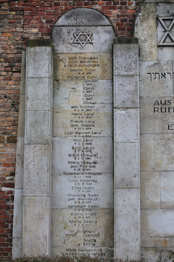 Grabstein Nummer 61 auf dem Friedhof Brandenburg
