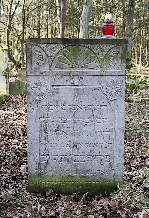 Grabstein Nummer 35 auf dem Friedhof Bledzew (Blesen)