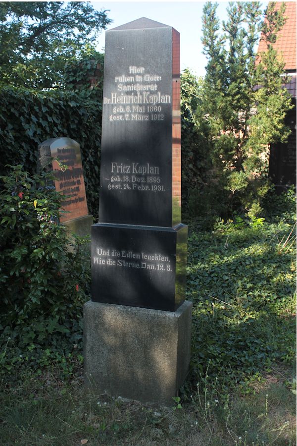 Grabstein Nummer 51 auf dem Friedhof Guben