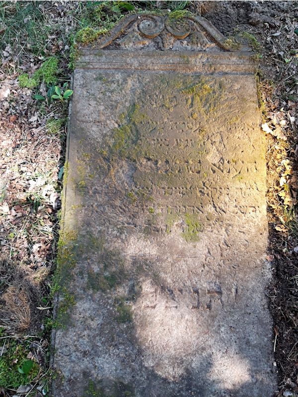 Grabstein Nummer 17 auf dem Friedhof Beeskow