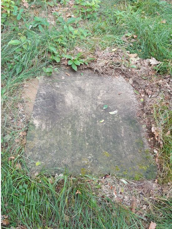 Grabstein Nummer 24 auf dem Friedhof Beeskow