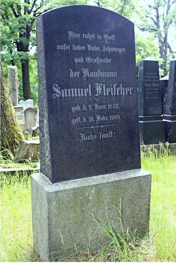 Grabstein Nummer 351 auf dem Friedhof Potsdam