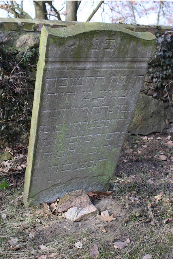 Grabstein Nummer 2 auf dem Friedhof Groß Neuendorf