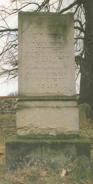 Grabstein Nummer 6 auf dem Friedhof Schwedt