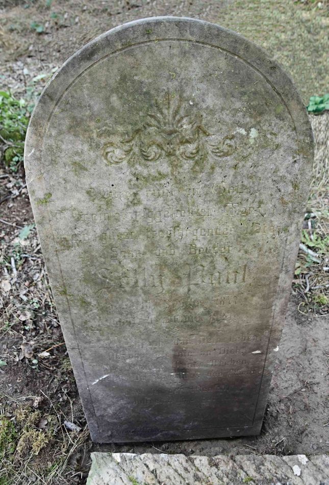 Grabstein Nummer 48 auf dem Friedhof Trzemeszno Lubuskie (Schermeisel)