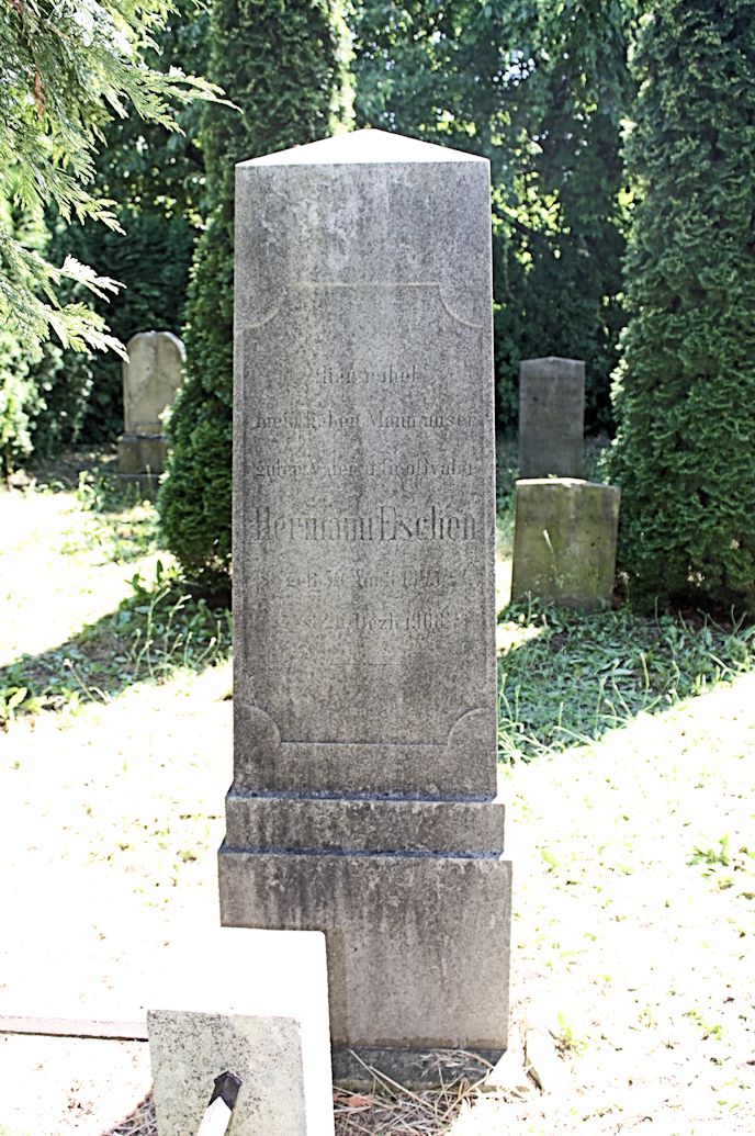 Grabstein Nummer 9 auf dem Friedhof Trebbin