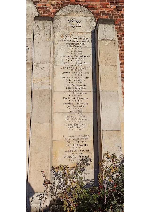 Grabstein Nummer 63 auf dem Friedhof Brandenburg