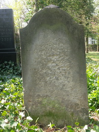 Grabstein Nummer 1 auf dem Friedhof Perleberg