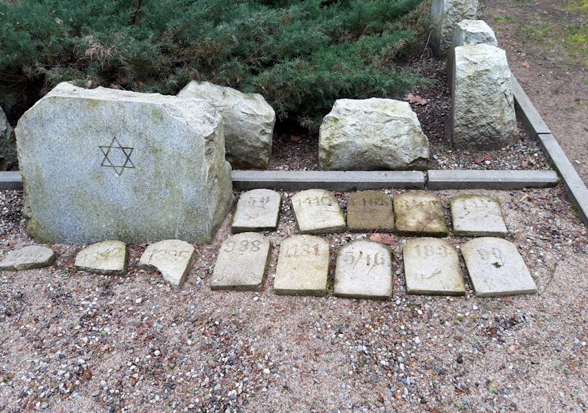 Grabstein Nummer 2 auf dem Friedhof Międzyrzecz-Obrzyce (Meseritz-Obrawalde)