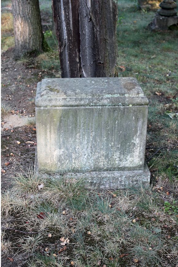 Grabstein Nummer 92 auf dem Friedhof Guben