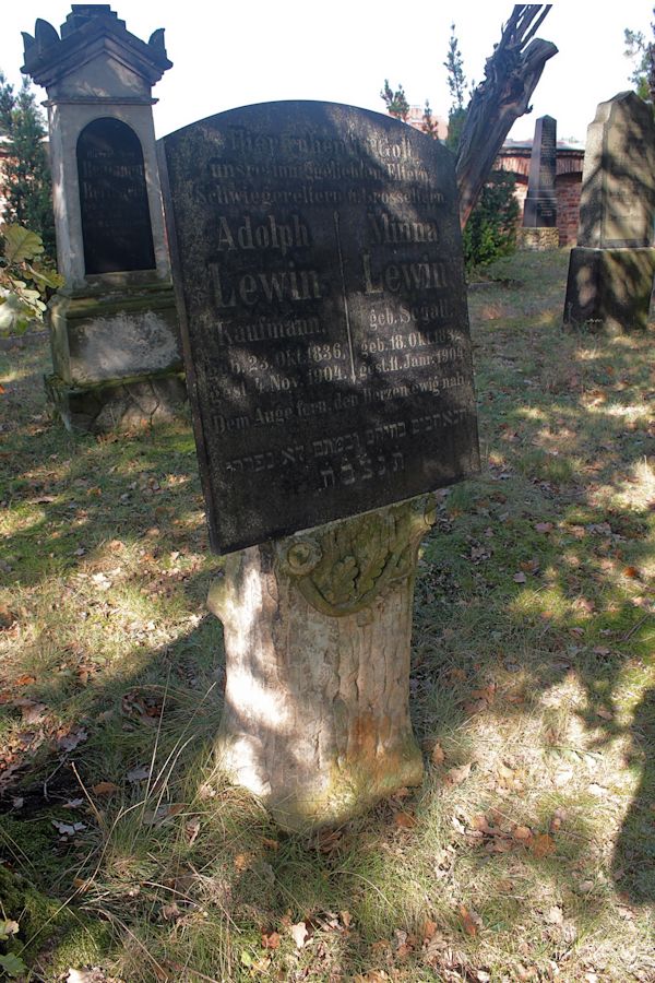 Grabstein Nummer 83 auf dem Friedhof Guben
