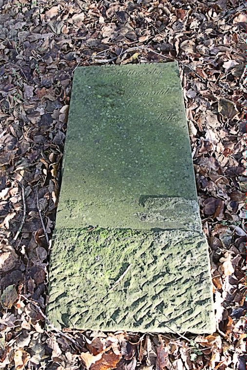 Grabstein Nummer 8 auf dem Friedhof Witnica (Vietz)