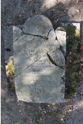 Grabstein Nummer 6 auf dem Friedhof Fürstenwalde