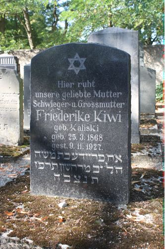 Grabstein Nummer 16 auf dem Friedhof Fürstenwalde