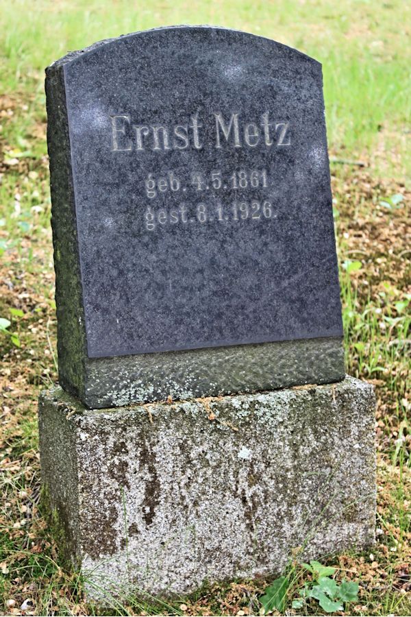 Grabstein Nummer 15 auf dem Friedhof Potsdam