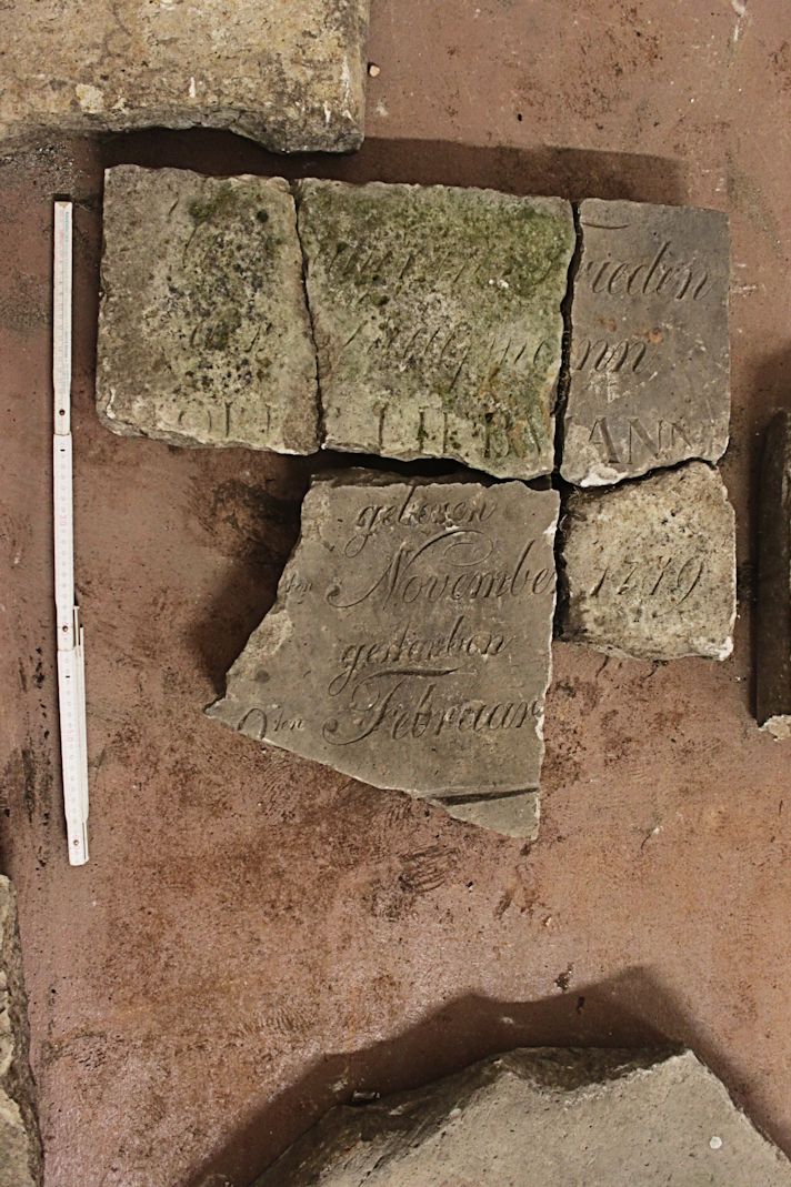 Grabstein Nummer 7 auf dem Friedhof Wusterhausen