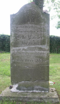 Grabstein Nummer 20 auf dem Friedhof Groß Neuendorf