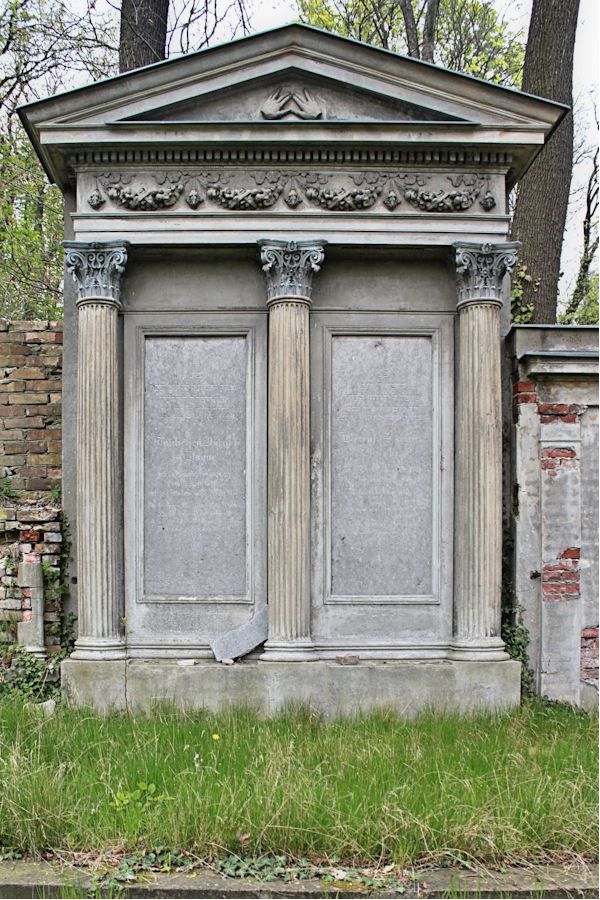 Grabstein Nummer 445 auf dem Friedhof Potsdam