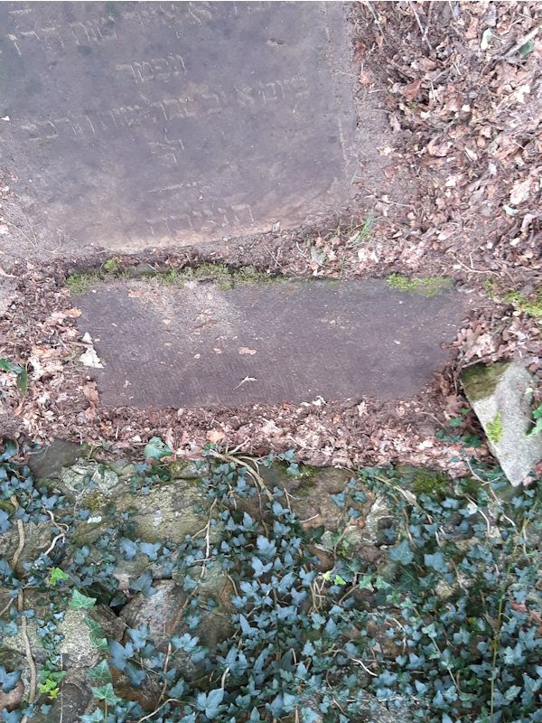 Grabstein Nummer 14 auf dem Friedhof Beeskow