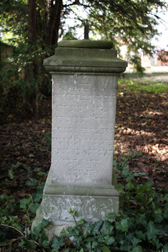 Grabstein Nummer 57 auf dem Friedhof Beelitz