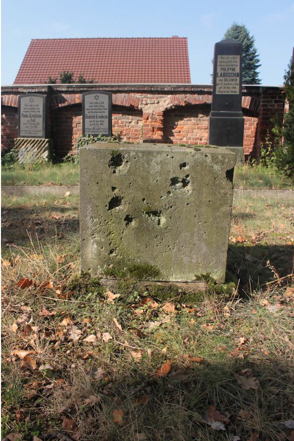Grabstein Nummer 72 auf dem Friedhof Guben