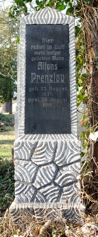 Grabstein Nummer 65 auf dem Friedhof Schwedt
