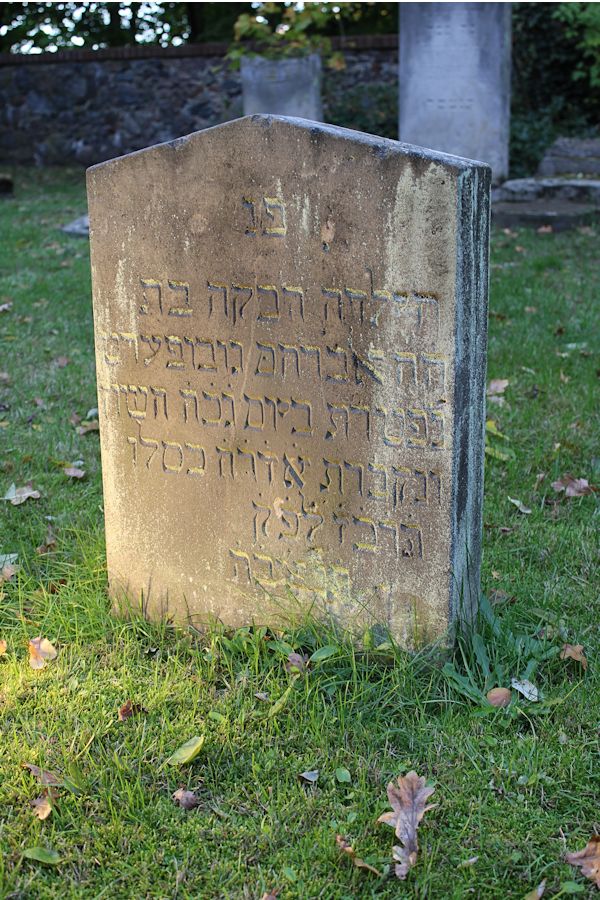 Grabstein Nummer 77 auf dem Friedhof Storkow