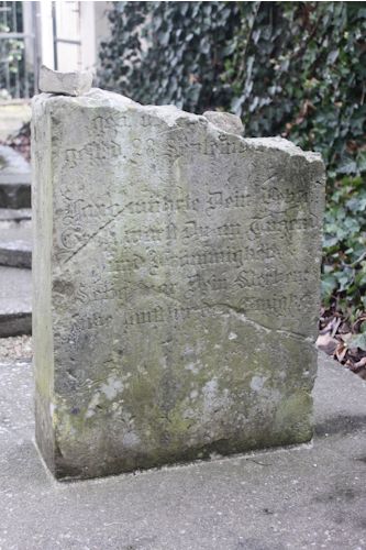 Grabstein Nummer 35 auf dem Friedhof Fürstenwalde