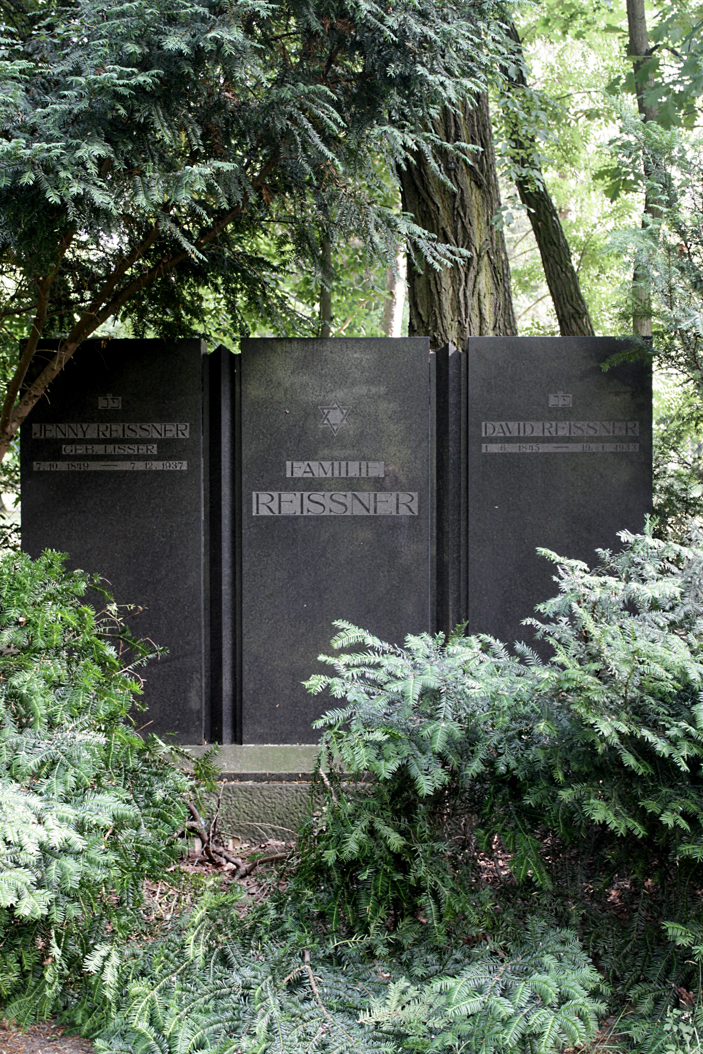 Grabstein Nummer 74 auf dem Friedhof Cottbus 1