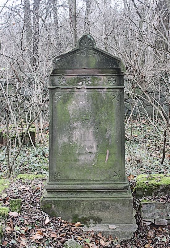 Grabstein Nummer 1 auf dem Friedhof Sulęcin (Zielenzig)