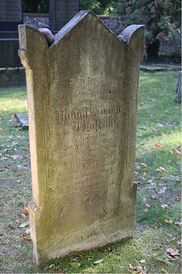 Grabstein Nummer 51 auf dem Friedhof Storkow