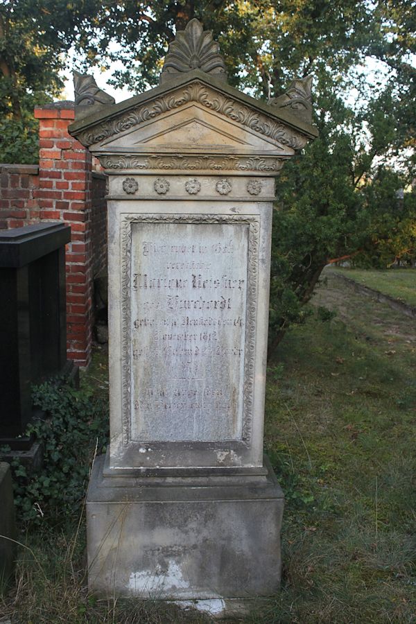 Grabstein Nummer 21 auf dem Friedhof Guben