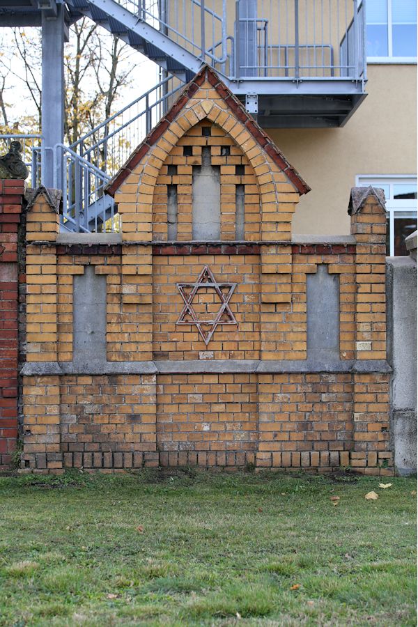 Grabstein Nummer 23 auf dem Friedhof Brandenburg