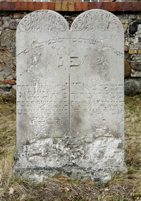 Grabstein Nummer 30 auf dem Friedhof Schwedt