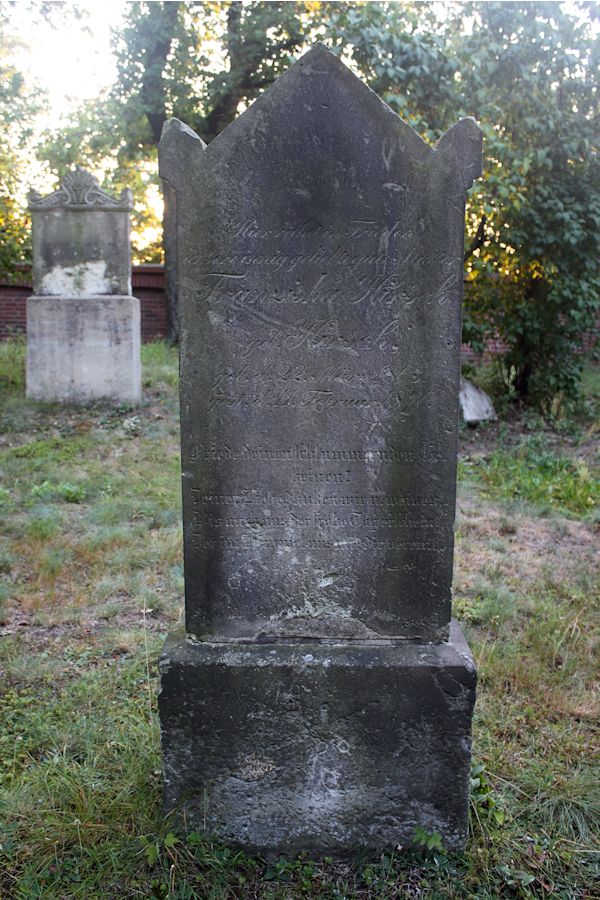 Grabstein Nummer 10 auf dem Friedhof Guben