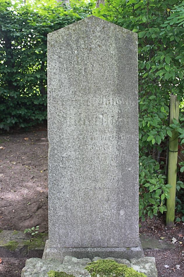 Grabstein Nummer 18 auf dem Friedhof Neuruppin