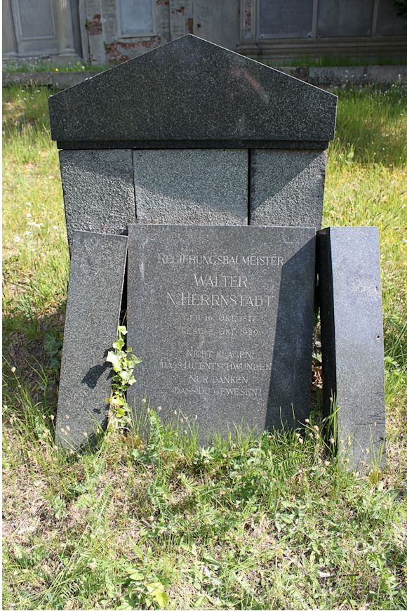 Grabstein Nummer 365 auf dem Friedhof Potsdam