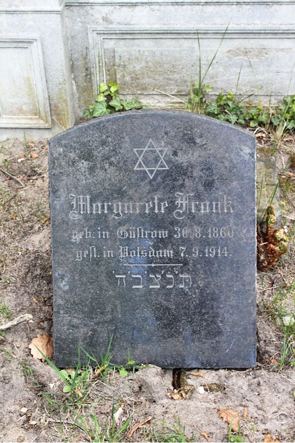 Grabstein Nummer 4505 auf dem Friedhof Potsdam