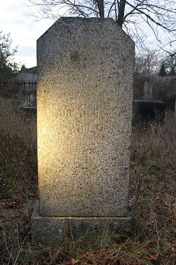 Grabstein Nummer 32 auf dem Friedhof Zasieki (Forst)