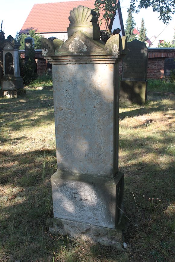 Grabstein Nummer 97 auf dem Friedhof Guben